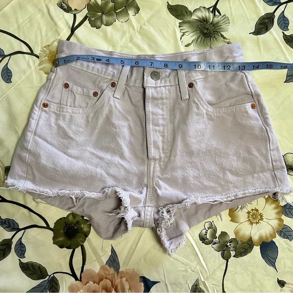 Levi’s 501 lilac denim shorts size 25